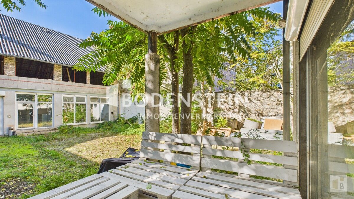 Blick von der Terrasse Richtung Innnenhof