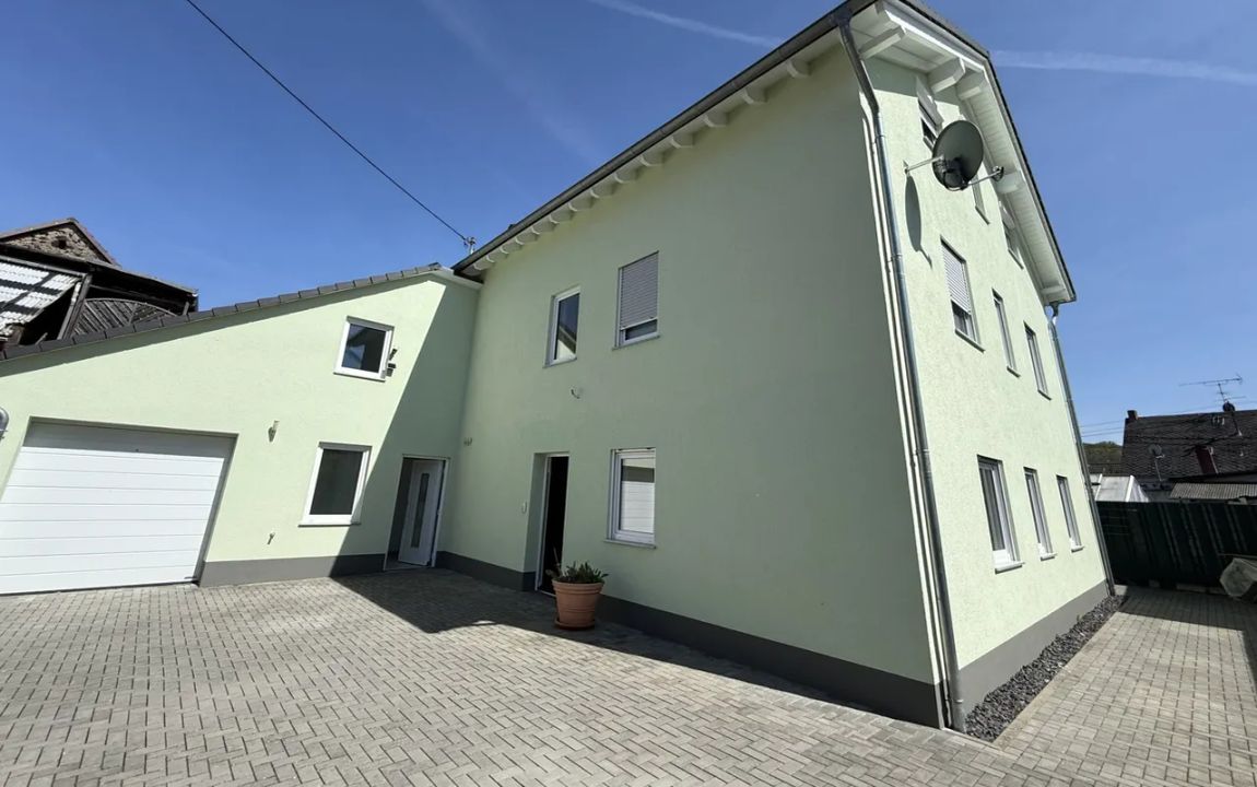 Moderne Erdgeschosswohnung mit Terrasse und Außenstellplatz in Bassenheim zu vermieten! Ab 01.05!