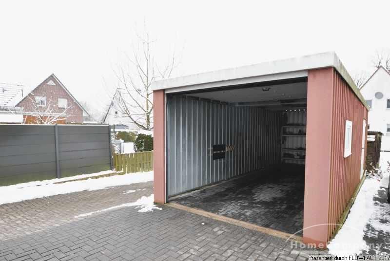 Garage hinter dem Haus.jpg
