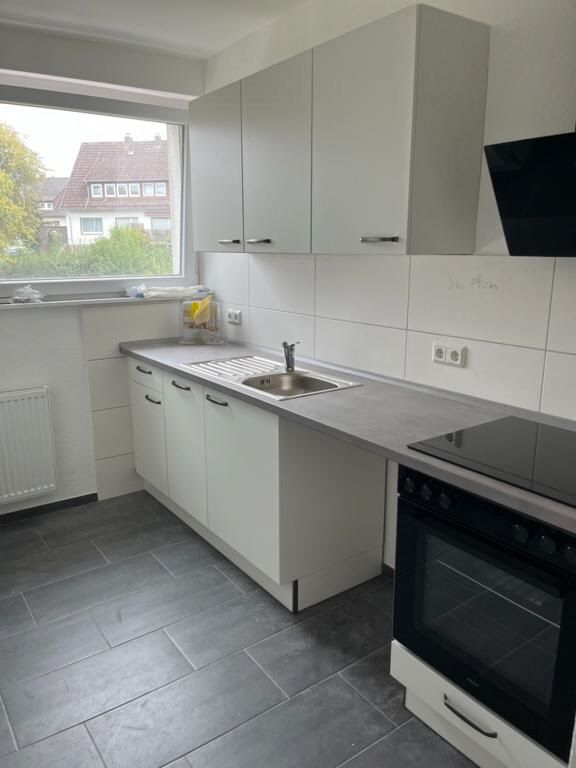 Erstbezug in sanierte 2-Zimmer-Wohnung mit Balkon – Einbauküche optional - Photo 2