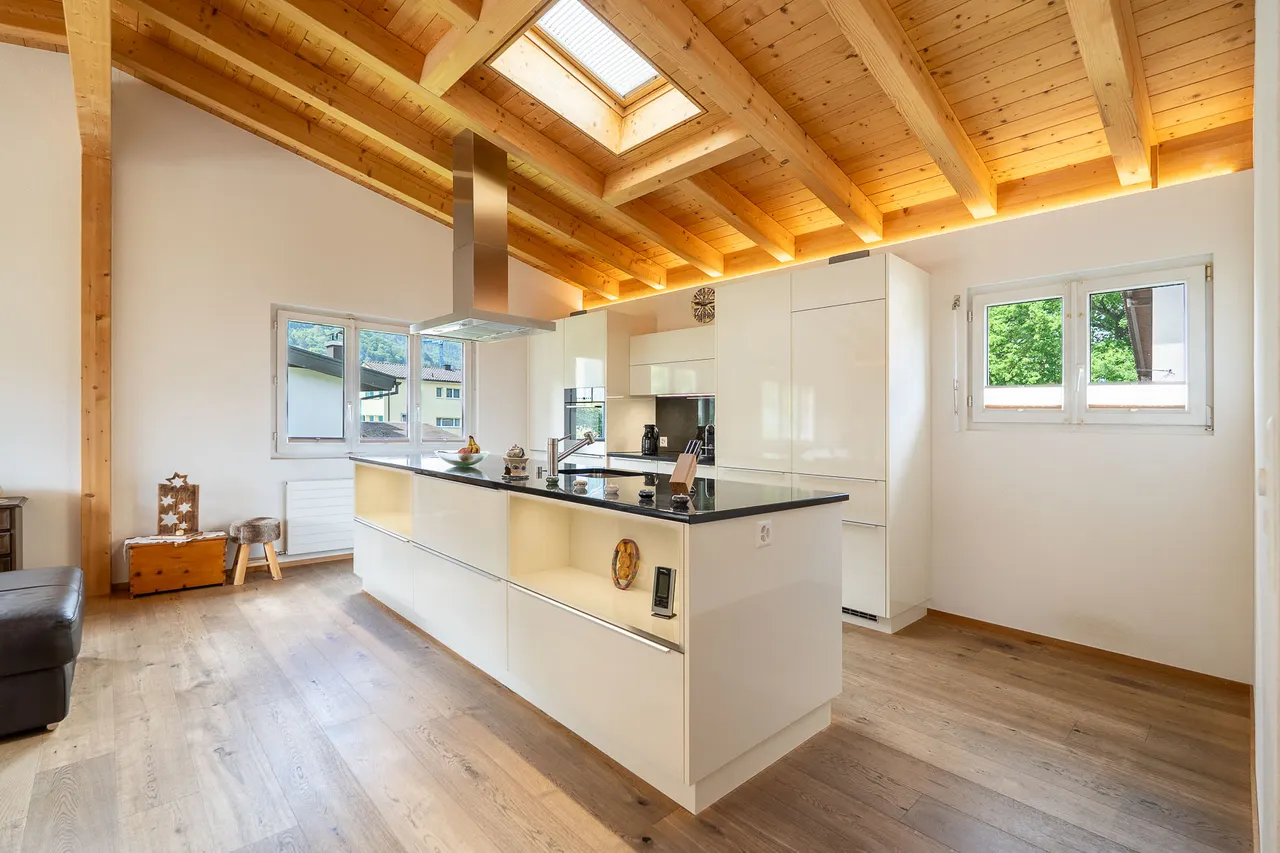 5.5‑Zi-Einfamilienhaus mit Cheminée, moderner Küche und Rundumgarten