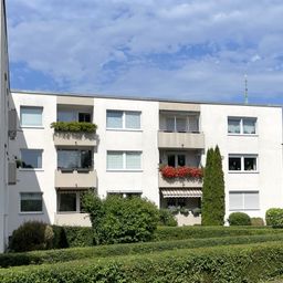 Gepflegte 3-Zimmer-Wohnung mit Sonnenbalkon, Grünblick und eigenem Tiefgaragenplatz