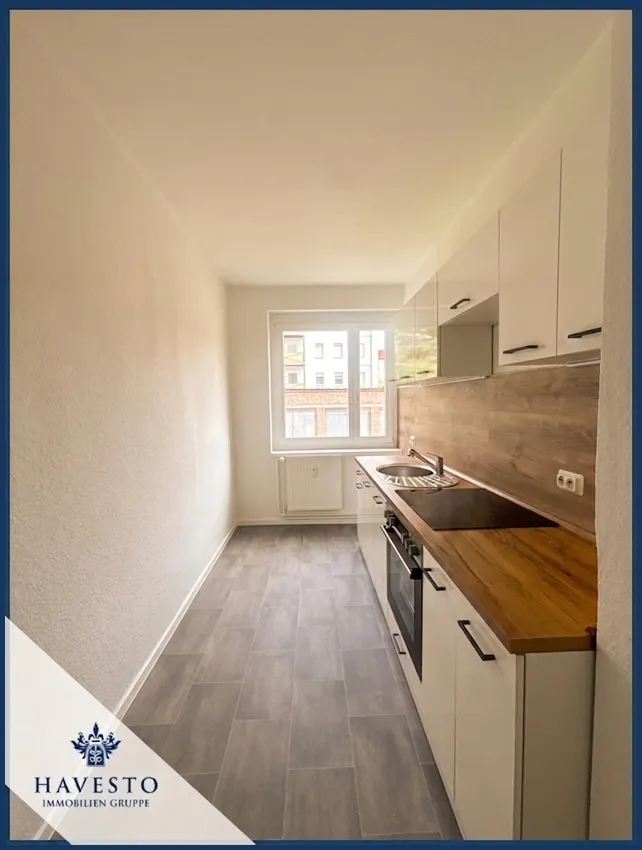 Frisch renovierte 2-Zimmer-Wohnung mit hellem Eichenboden & großzügiger Einbauküche - Photo 2