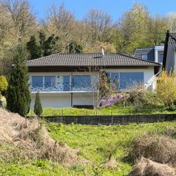 PROVISIONSFREI: Bungalow mit tollem Weitblick und Sanierungs-/Gestaltungspotential