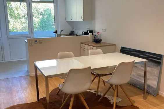 4,5-Zimmer-Wohnung mit Balkon in Oberföhring