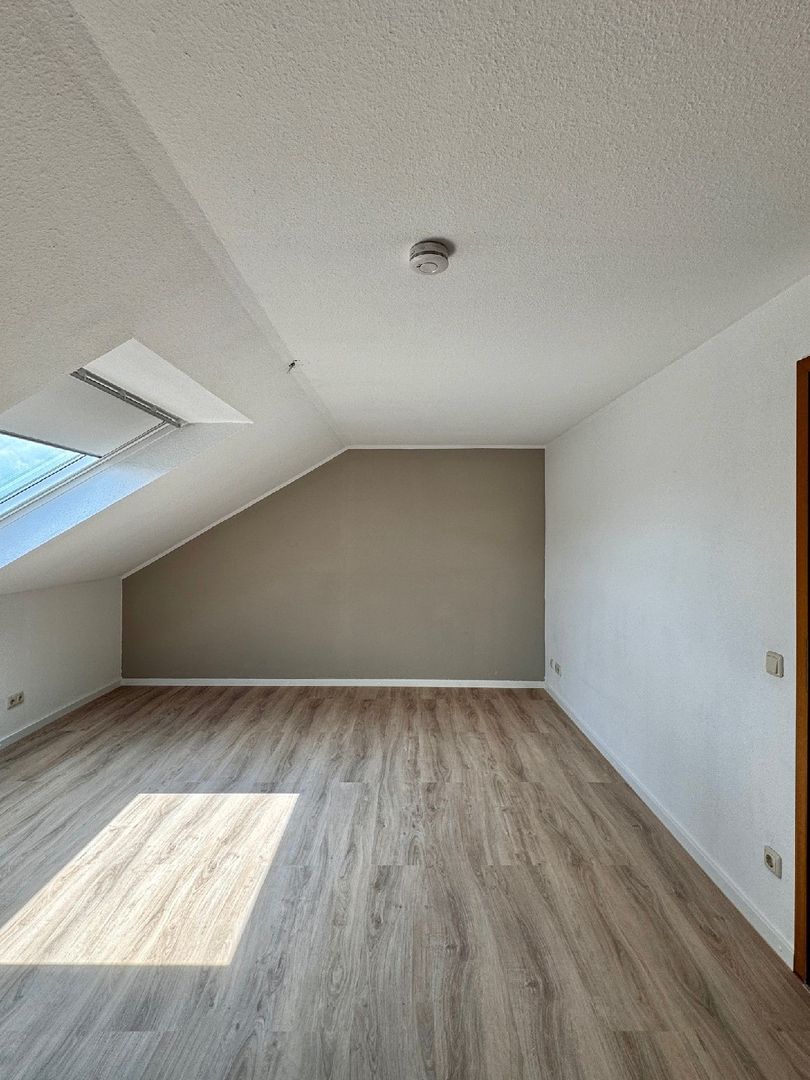 Haan Zentrum - Fußgängerzone! Großzügige Dachgeschosswohnung mit 2,5 Zimmern! - Photo 3