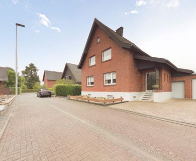 Einzugsbereite Wohnoase: Stilvoll renoviertes Einfamilienhaus auf ca. 924 m² Sonnengrundstück