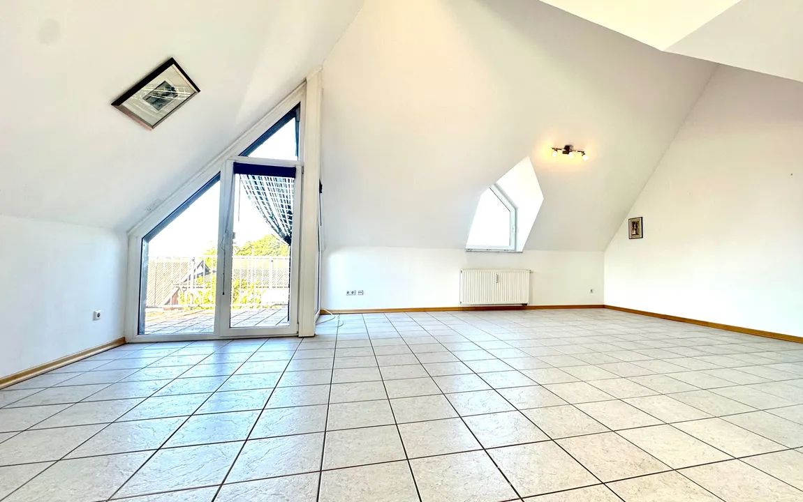 Charmantes Wohnen im Dachgeschoss – mit Balkon und Tiefgaragenstellplatz