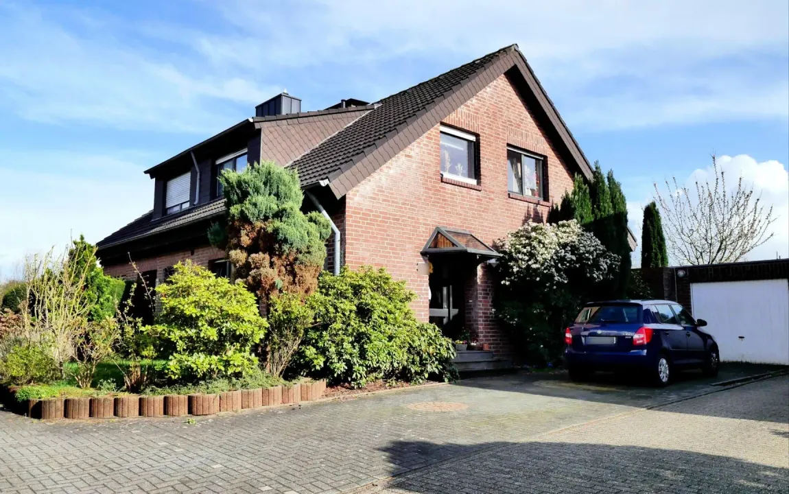Doppelhaushälfte mit Vollkeller und Garage in ruhiger Wohnlage in Bedburg-Hau