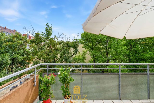 Balkon mit Blick in den Innenhof 