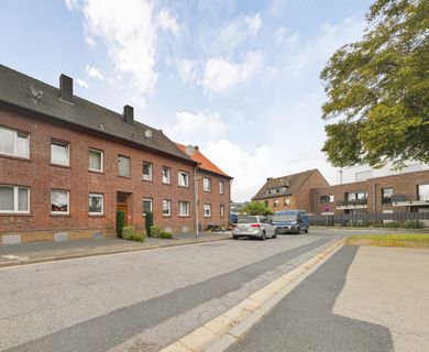 Vielseitiges Mehrfamilienhaus in Heinsberg-Waldenrath: Eigennutzung trifft auf solide Mieteinnahmen
