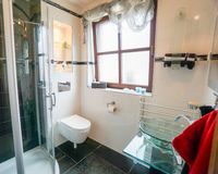 Gäste-WC mit Dusche
