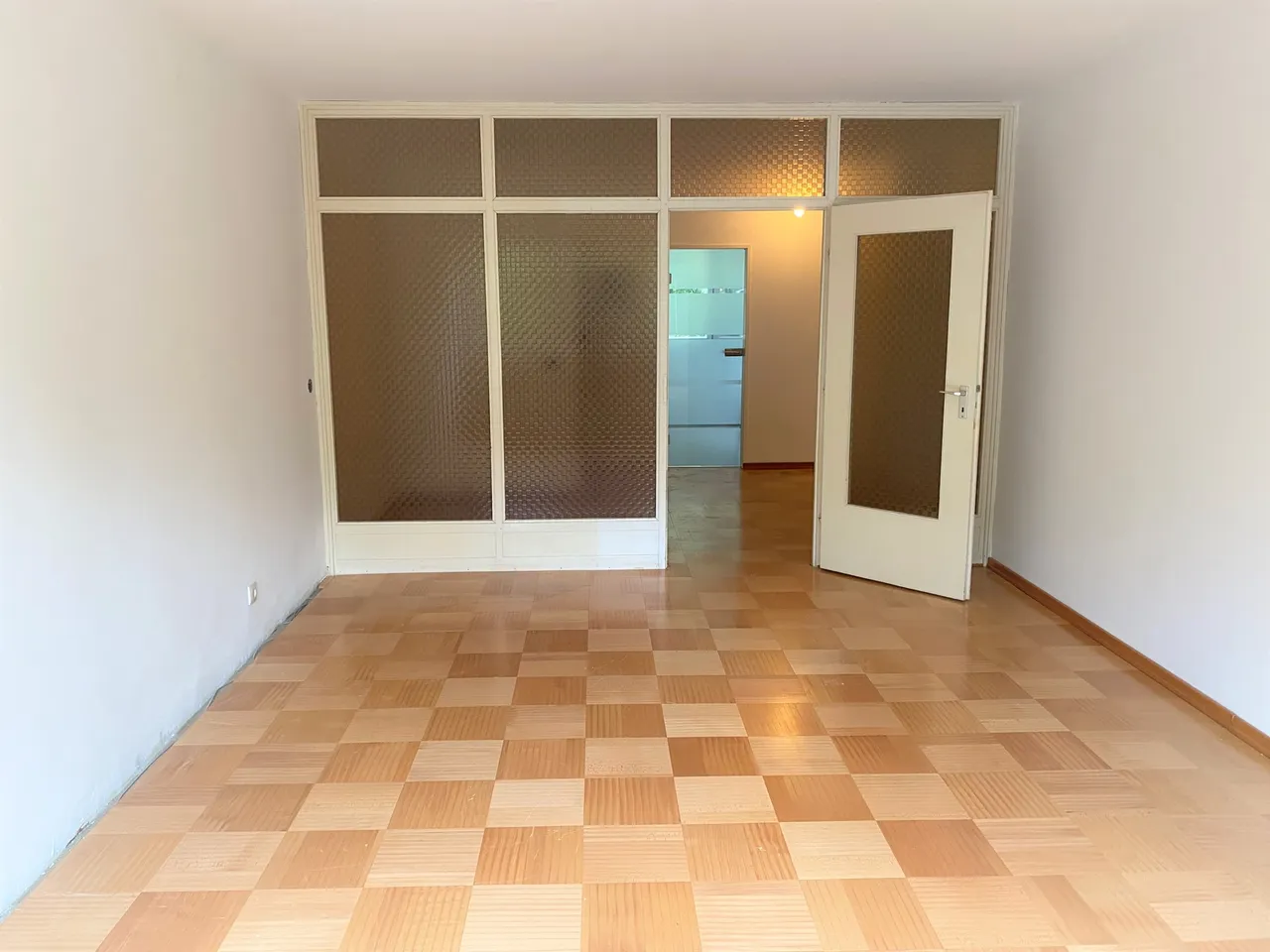 Glastrennwand zum Eingangsbereich