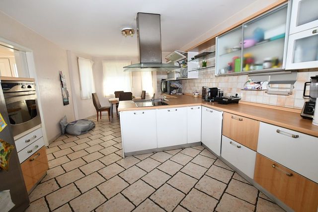 Küche mit Essbereich