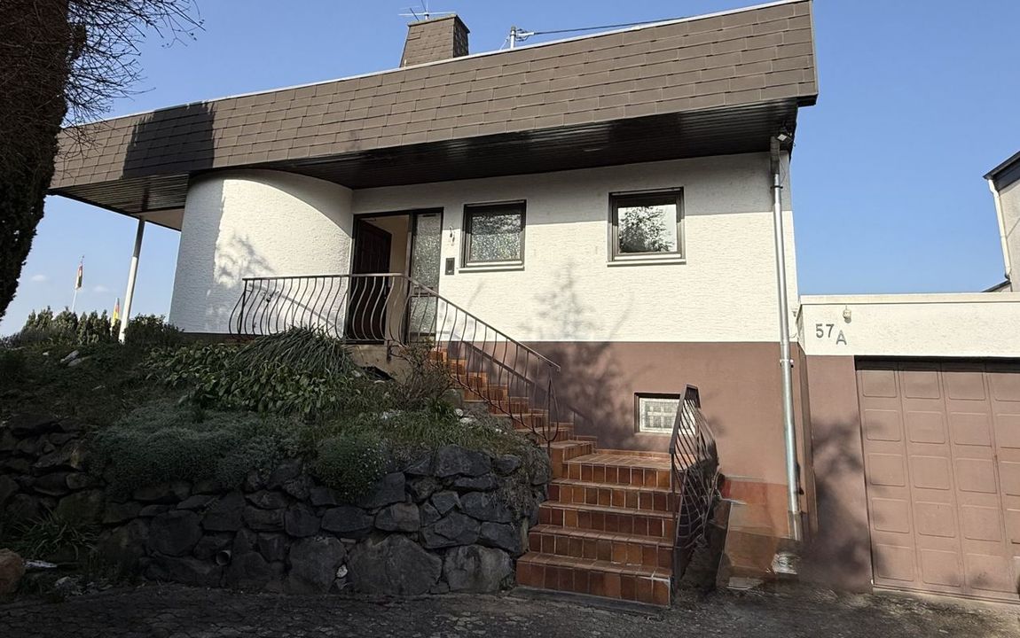 Freistehendes Einfamilienhaus in erstklassiger Rheinlage in KO-Kesselheim zu verkaufen!