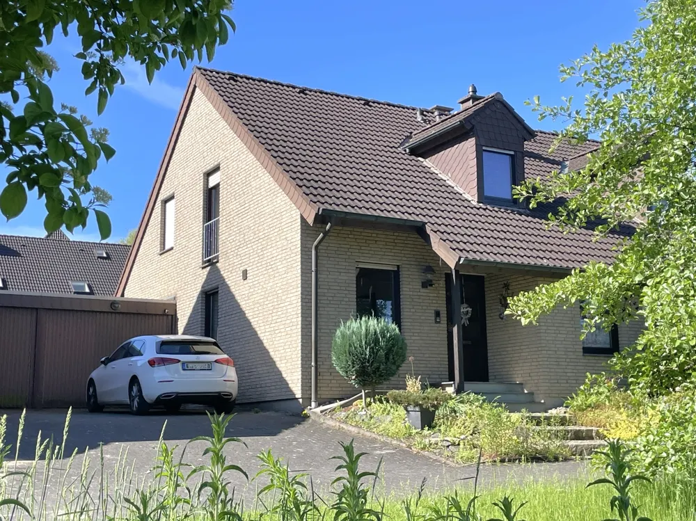 Hauszugang mit Garage