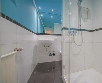Ratingen-Mitte: Moderne 3-Zimmer-Wohnung im 2. OG mit Westbalkon in zentrumsnaher Lage! - Photo 3