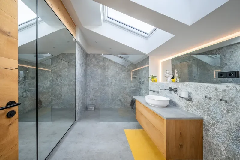 Dachgeschoss Wohnung 2 - Badezimmer