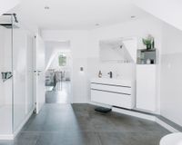 Viel Platz im Badezimmer