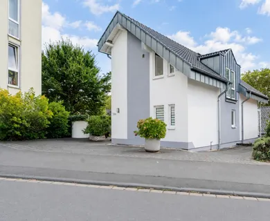 Stilvolle 3-Zimmer-Wohnung mit Balkon, Stellplatz und Fußbodenheizung
