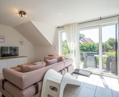 Lichtdurchflutete Dachgeschosswohnung auf 80 m² mit Wohlfühlbalkon, eigenem Eingang und Garage - Foto 1