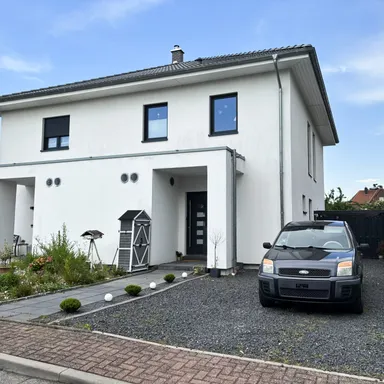 Modernes Zweifamilienhaus – Der Traum vom „Mehrgenerationen-Wohnen“ wird hier wahr!