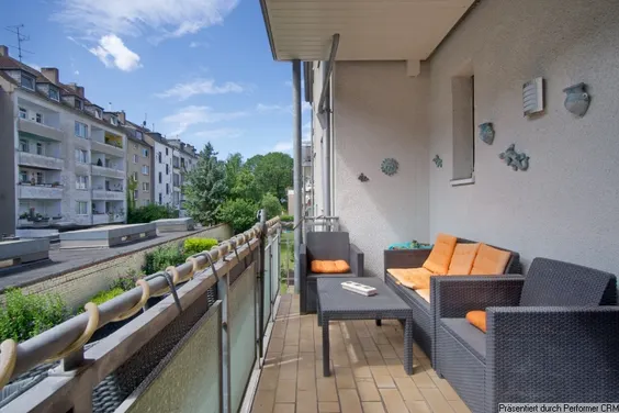 Komplett ausgestattete Wohnung mit 2 Schlafzimmern, Balkon und Internetzugang Nähe L´Oréal, Deloitte, Rheinmetall