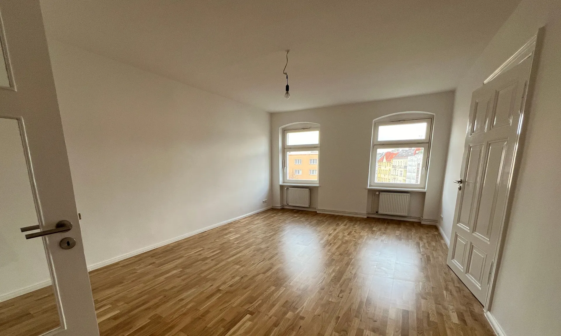 4-Zimmerwohnung auf der Schönhauser Allee zur teilgewerblichen Nutzung!