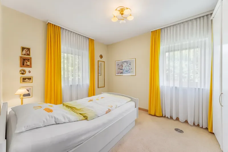 Schlafzimmer im Hochparterre