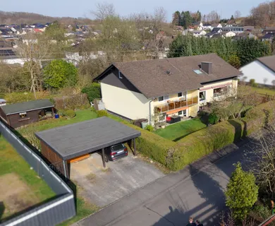 Gepflegtes Split-Level-Haus mit Einliegerwohnung (vermietet) und tollem Garten – nahe Hamm/Sieg!