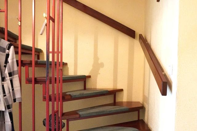 Treppe ins Obergeschoss