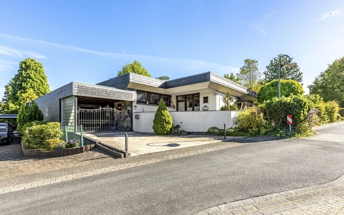 Außergewöhnlicher Bungalow auf über 2.000 m² Grundstück in Sackgassenlage
