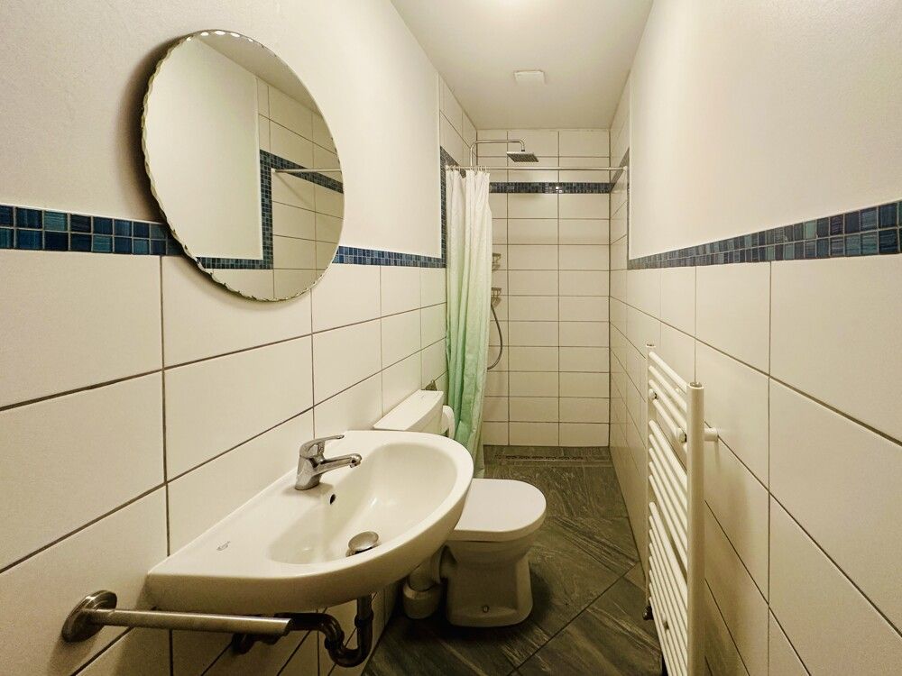 Gäste-WC mit Dusche