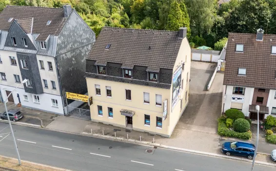 Modernisierte Dachgeschosswohnung inkl. angeschlossenem Dachboden und Terrasse zentral in Schönebeck