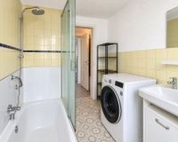 Badezimmer 1. OG Links