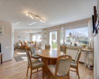 Wohnbereich mit Zugang zum Garten 