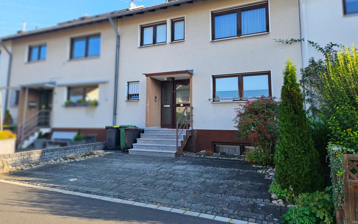 Gepflegtes Reihenmittelhaus als Kapitalanlage in gefragter Lage von Rösrath!