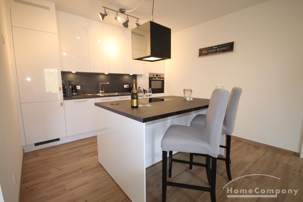 offene K&uuml;che mit Kochinsel