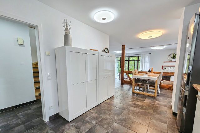 Küche mit Blick ins Wohnzimmer Haupthaus