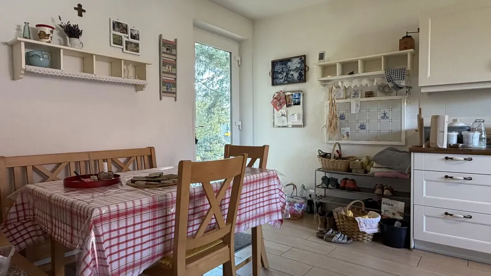 mit Sitzbereich und Terrassenzugang