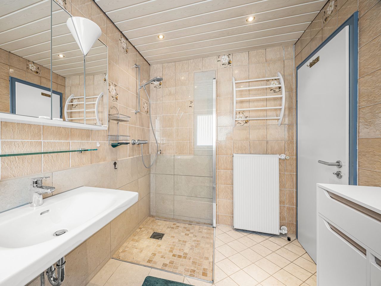 Badezimmer im Erdgeschoss