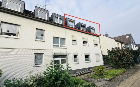 Über den Dächern von Essen-Frintrop – Helle 2,5-Raumwohnung mit Klimaanlage im Dachgeschoss