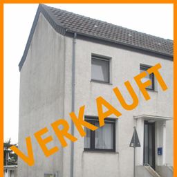 Kleines Haus auf großem Grundstück, riesiger Garten und 2 Garagen.
**OHNE ZUSÄTZLICHE PROVISION**