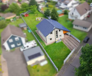 Verklinkertes Einfamilienhaus mit Wintergarten, Garage und Garten in ruhiger Wohnlage!