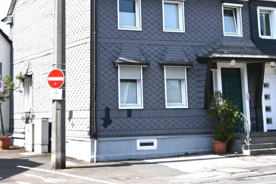 **** Großzügige Doppelhaushälfte in Teileigentum in Solingen-Höhscheid...****