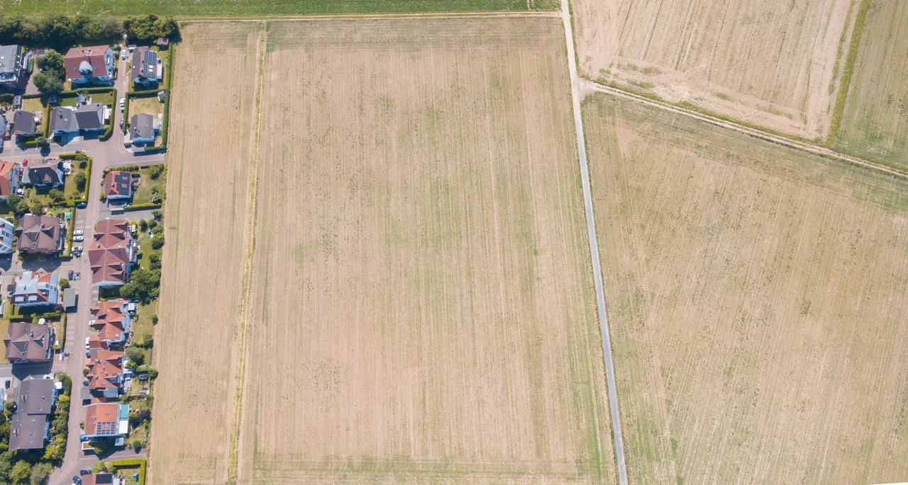 Eckgrundstück Randlage