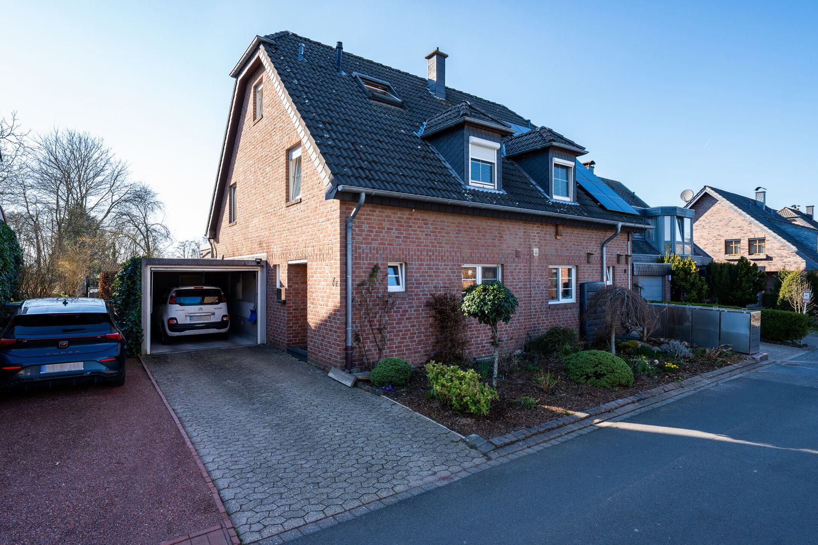 Platz für Familie & Träume – Doppelhaushälfte mit Garten, Terrasse und extra Nutzfläche