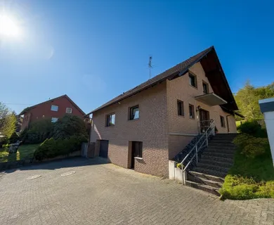 Vermietetes Zweifamilienhaus mit Sauna, Partykeller und Waldblick!