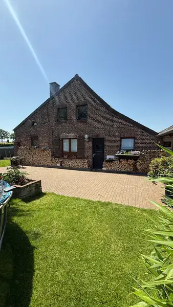 Hausansicht WE links