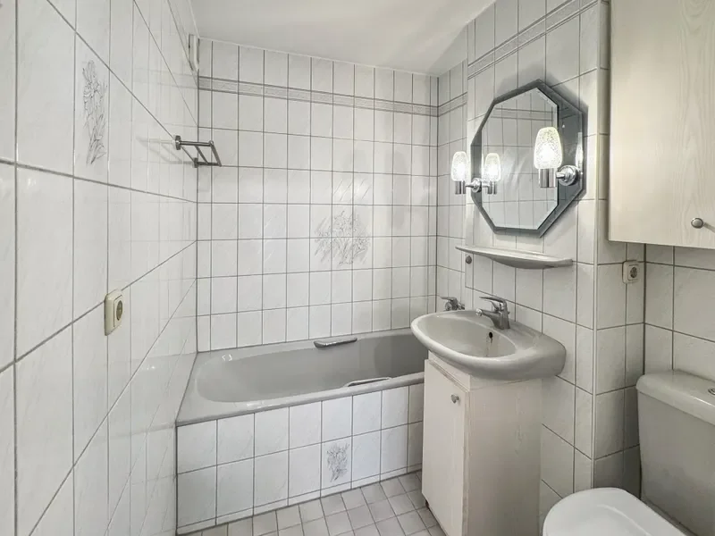 Badezimmer mit Badewanne